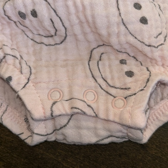 🙂GRAYSON COLLECTIVE🙂 Cotton Bubble in Pale Pink Happy Face - Picture 5 of 9